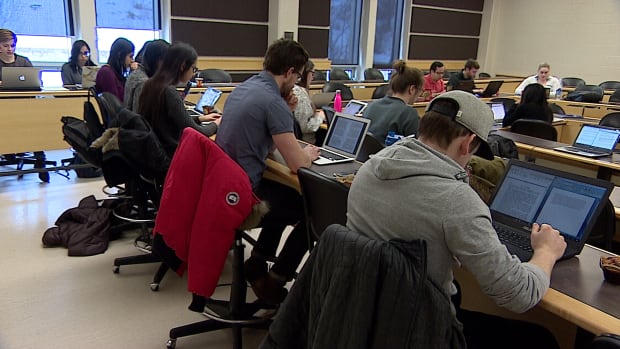 https://i.cbc.ca/1.3967731.1486256374!/fileImage/httpImage/image.bmp_gen/derivatives/16x9_620/u-of-s-researchathon.bmp