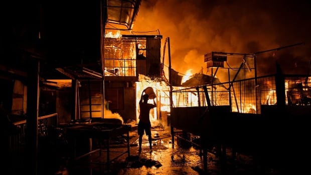 Manila shanty town fires leave more than 15000 homeless