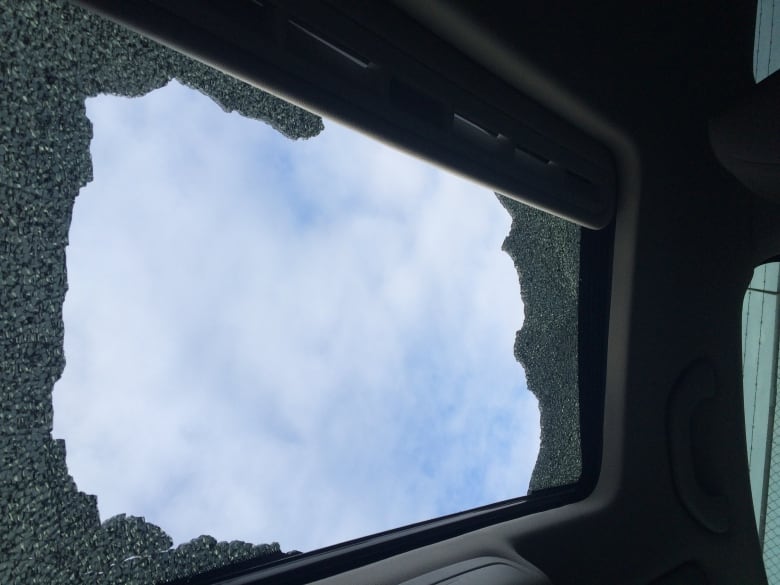 Couple says new VW Jetta sunroof shattered while driving with their