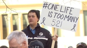 Hundreds of transit workers gather at rally