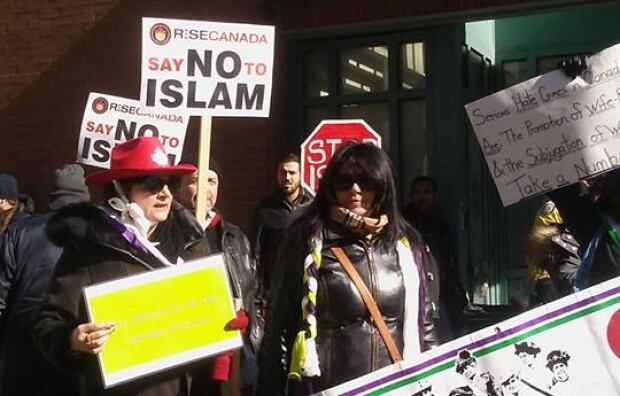 Protest masjid toronto