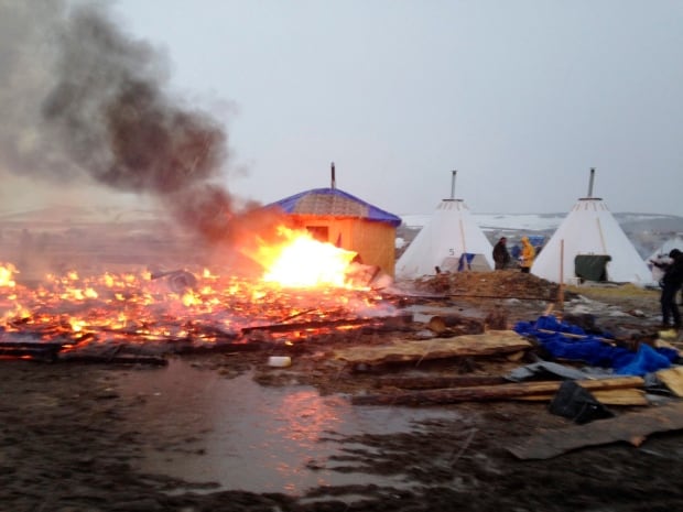 dakota-access-standing-rock-deadline-ceremonial-fire