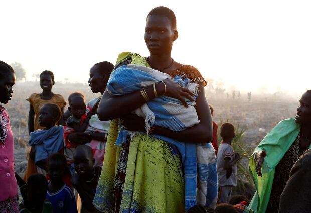 south-sudan-famine-weeds-un-mother
