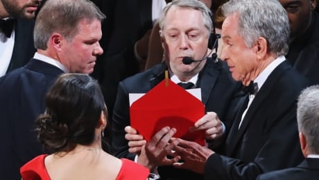 89th Academy Awards - Oscars Awards Show - Hollywood, California, U.S. - 26/02/17 - Warren Beatty looks on during presentation for Best Picture. REUTERS/Lucy Nicholson - RTS10IK5 AWARDS-OSCARS/