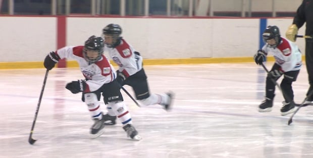 kids playing hockey