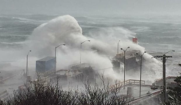 Bell Island waves crashing wind