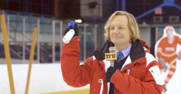 Jonathan Torrens hosts THE FANTASTIC HOUR