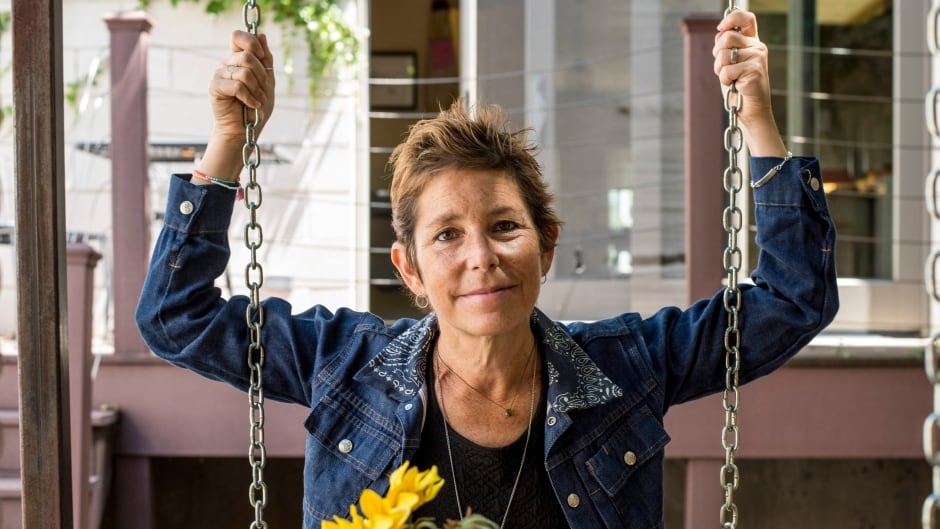 Author Amy Krouse Rosenthal poses for a photo on Aug. 1, 2016, in Chicago. Rosenthal, a popular author, filmmaker and speaker who brightened lives with her wide-eyed spirit and broke hearts when she wrote of being terminally ill and leaving behind her husband, Jason, died on Monday. She was 51.