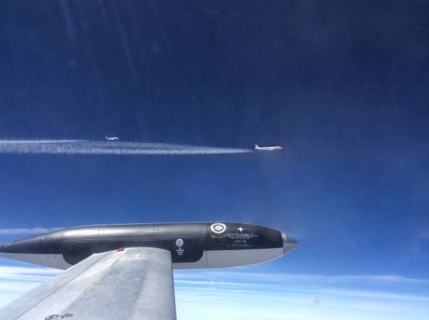 Airplane jet test biofuel
