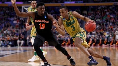 V.J. Beachem, right, of the Notre Dame Fighting Irish held on to beat Myles Stephens of the Princeton Tigers during the first round of the 2017 NCAA tournament on Thursday. 686514683JH00043_NCAA_Baske