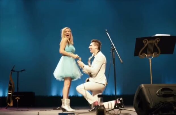 Rosemary Siemens' fiance proposes on stage at concert