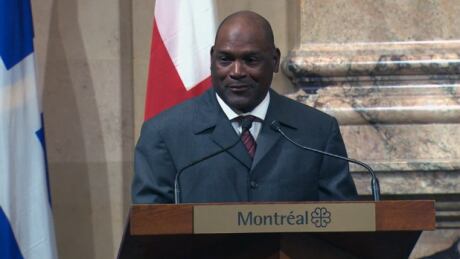 Tim Raines received the key to Montreal in a ceremony Friday. Numerous events were planned in the city for his visit. tim raines montreal