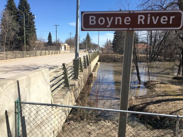 Boyne River flooding in Carman