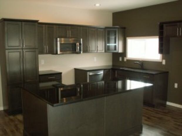 Riverside Glen condo kitchen