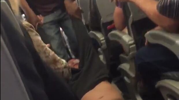 United passenger removed