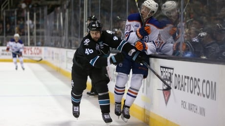 Concussions aren't just from punches but from whiplash and puck scrums, says former NHL player Scott Thornton. 89904650