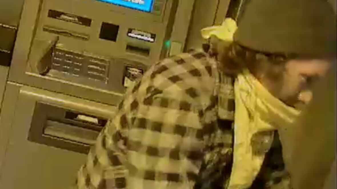 Richibucto RCMP look for ill-disguised pair who broke into stores - CBC.ca