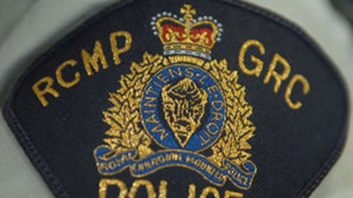 48-year-old man falls through ice, dies outside Pangnirtung ... - CBC.ca