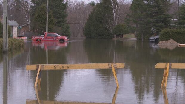 Saint-André-Avellin quebec heavy flooding outaouais