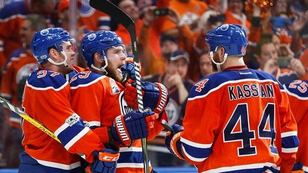 Sharksâ Joe Thornton played through torn ACL and MCL in playoffs