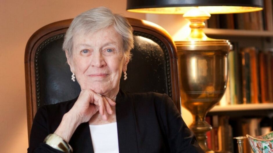 An award-winning author of fiction for both children and adults, Paula Fox made an astonishing comeback with her memoir Borrowed Finery.