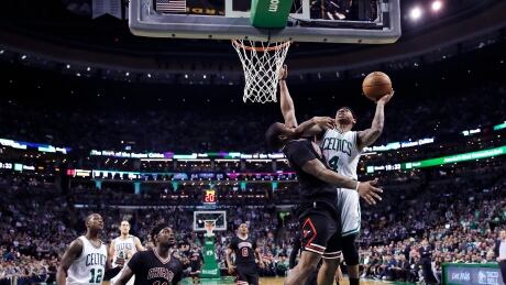 Boston's Isaiah Thomas (4) drives to the basket against Chicago's Isaiah Canaan (0) during the Celtics' Game 5 win Wednesday. bulls-celtics