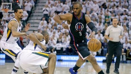 Chris Paul, right, had 29 points to lead the Los Angeles Clippers past the Utah Jazz 98-93 on Friday evening. chris-paul