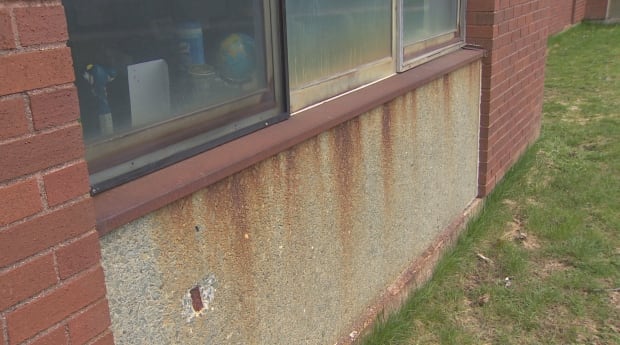 Rusty window, MUN