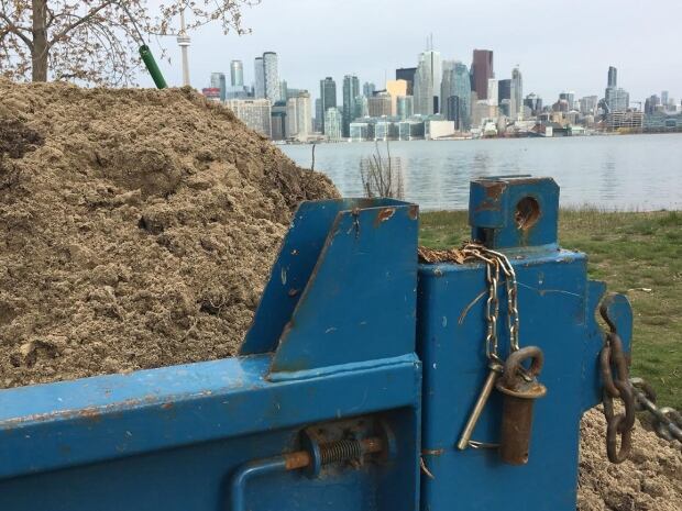 Toronto - island flood sand