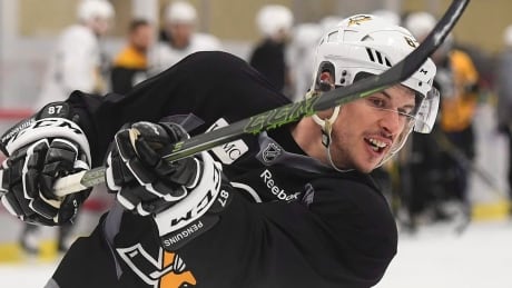 Pittsburgh Penguins superstar Sidney Crosby, who suffered a concussion in Game 3 against the Capitals, returned to practice on Friday. HKN Penguins Crosby 20170504