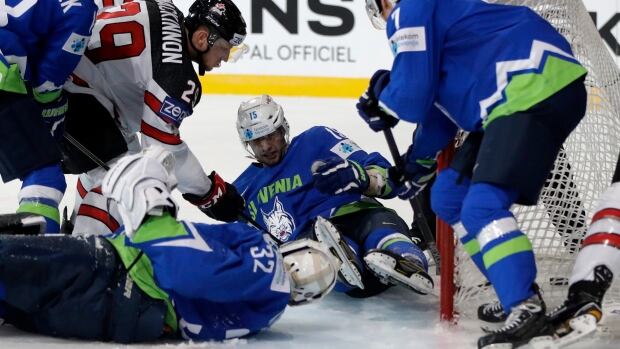 Russian Federation and Canada enjoy resounding wins at ice hockey worlds