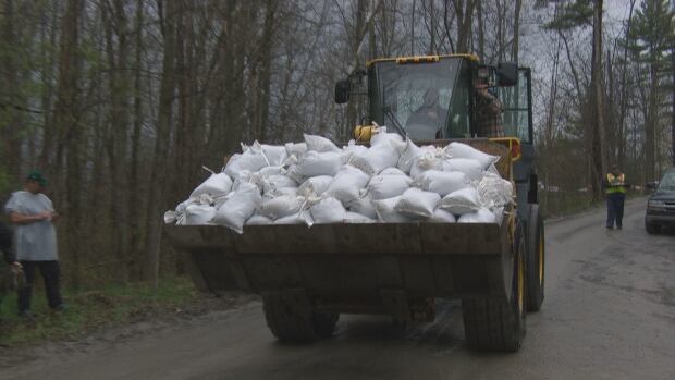 sandbag delivery rockland ottawa flooding