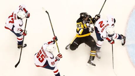 The Washington defence has smothered Sidney Crosby and the Pittsburgh offence in wins in Game 5 and Game 6. 95705277