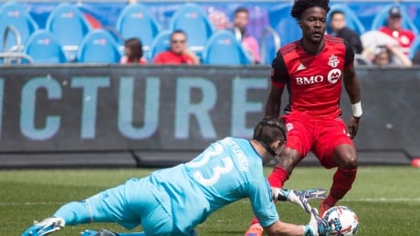 Tossaint Ricketts of Toronto FC takes a shot on Bobby Shuttleworth of Minnesota United on Saturday. Rickets' two-goal performance would seal TFC's 3-2 victory. Ricketts-Tossaint-13052017
