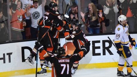 The Anaheim Ducks evened up their series with the Nashville Predators after a 5-3 victory on Sunday evening. anaheim-ducks