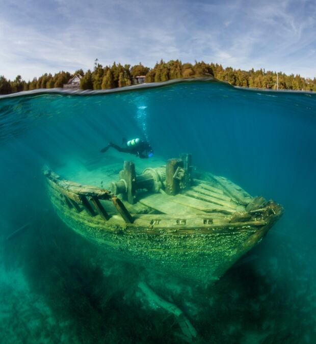 Wreck cave diver