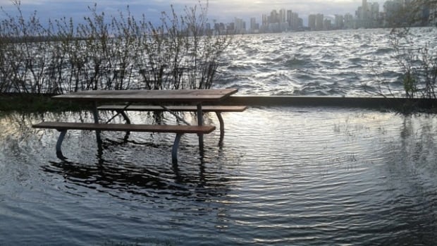 Water levels keep Toronto Islands closed