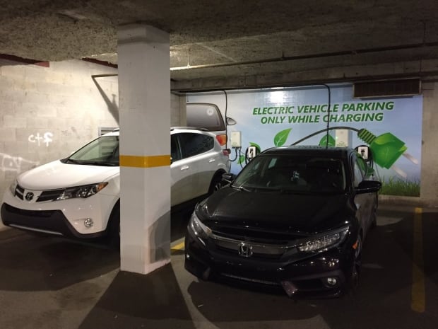 Electric vehicle charging station