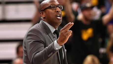Acting head coach Mike Brown of the Golden State Warriors was pulled over by police for following the Spurs' team bus a little too closely. brown-mike-051717