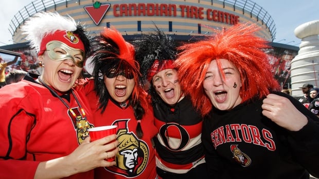 senators-fans-women-1180