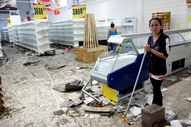 Vemezuela-San Cristobal-looted store