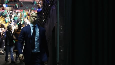 Cavaliers head coach Tyronn Lue prefers life in the shadows, yet he has thrived as the Cleveland's calm leader. lue-tyronn-052917