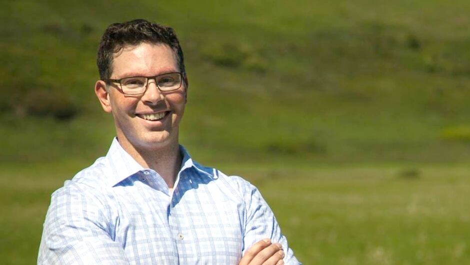 Doug Schweitzer says the United Conservative Party should cut ties completely with Rebel Media.