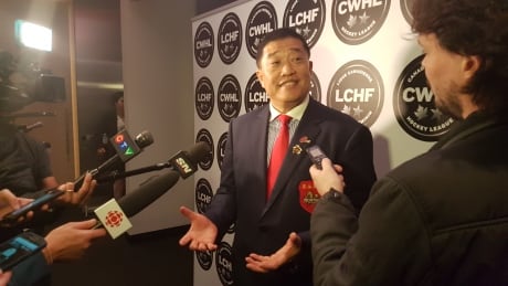 Xiaoyu Zhao, chairman of Kunlun Red Star, announced on Monday at the Hockey Hall of Fame in Toronto that his team would be joining the CWHL. zhao-xiaoyu-060517