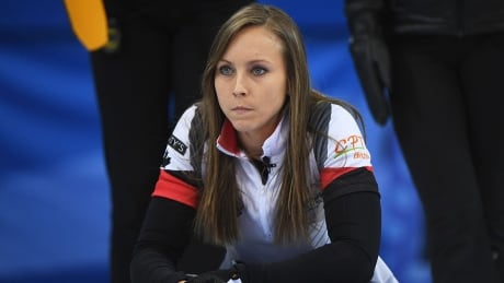 Canada's Rachel Homan (L) watches play during the gold medal match against Russia at the Women's Curling World Championships in Beijing on March 26, 2017. / AFP PHOTO / GREG BAKER (Photo credit should read GREG BAKER/AFP/Getty Images) homan-rachel-170326-1180