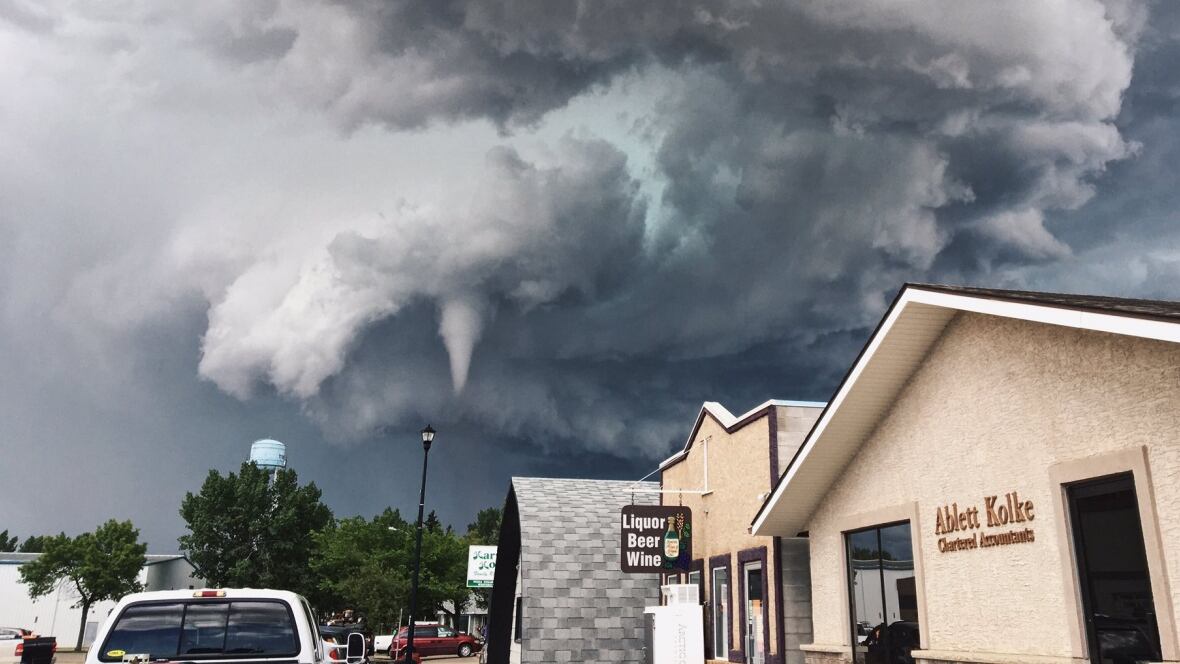 Funnel cloud advisory issued for southern and eastern Alberta Calgary
