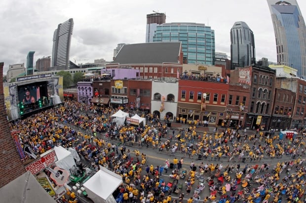 Luke Bryan opening Game 6 broadcast from honky-tonk roof