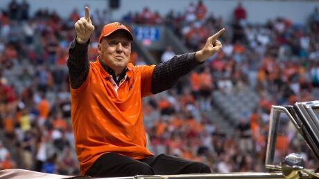 "The Don," a.k.a. CFL coaching legend Don Matthews, has died at age 77. "He was a player's coach but he was also the boss and everybody knew that," says running back/slotback Mike (Pinball) Clemons, who won two Grey Cups over three seasons playing for Matthews in Toronto. matthews-don-140617