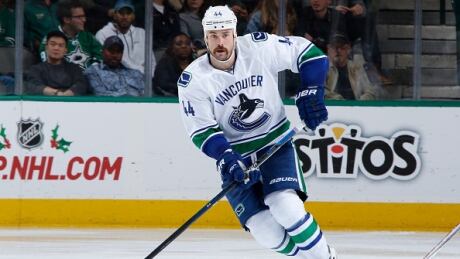 Defenceman Erik Gudbranson signed a one-year extension with the Vancouver Canucks worth $3.5 million US, the team announced Thursday. gudbranson-erik-061517
