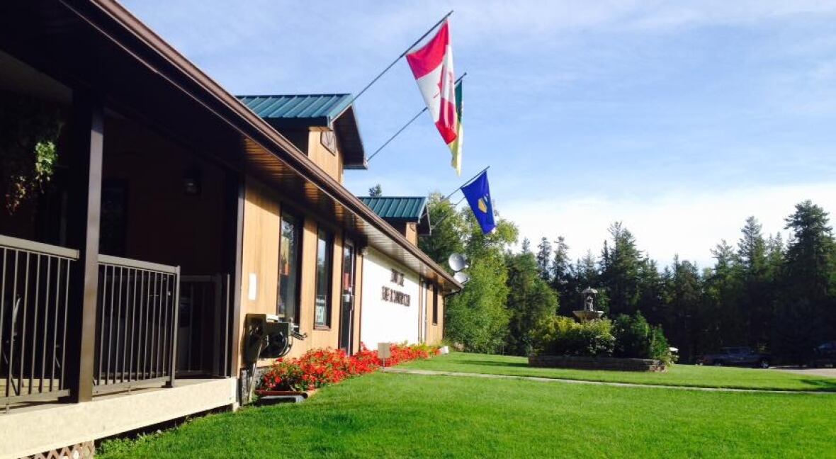 Loon Lake, Sask., clubhouse wrecked by fire to reopen by 2018 golf